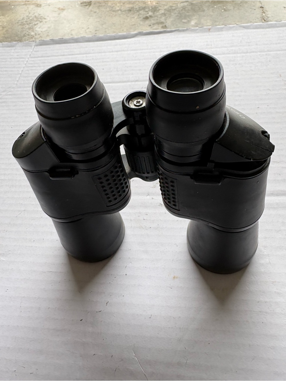 Source Unknown Black  Binoculars with Central Focus Wheel